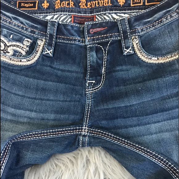Woman’s Rock Revival Jeans - Picture 4 of 6